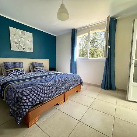 Maison De 2 Chambres Avec Jardin Clos Et Wifi A Raphael A 4 Km De La Plage Holiday home